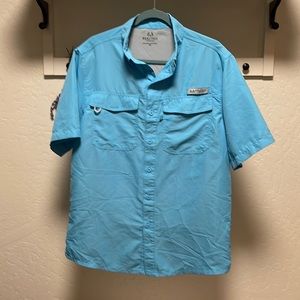 RealTree light blue button down short sleeve Mens outdoor fishing shirt